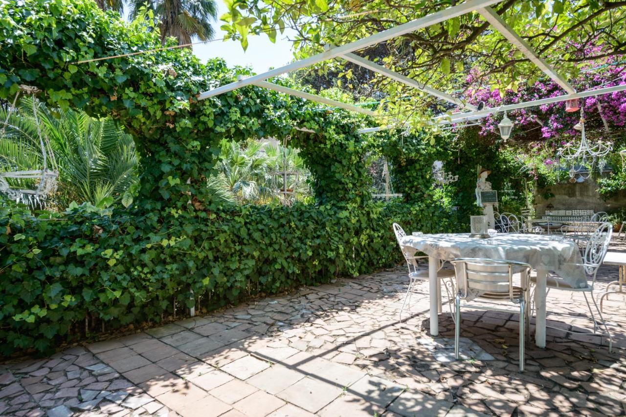 Giardino Segreto Bed & Breakfast Наполи Екстериор снимка
