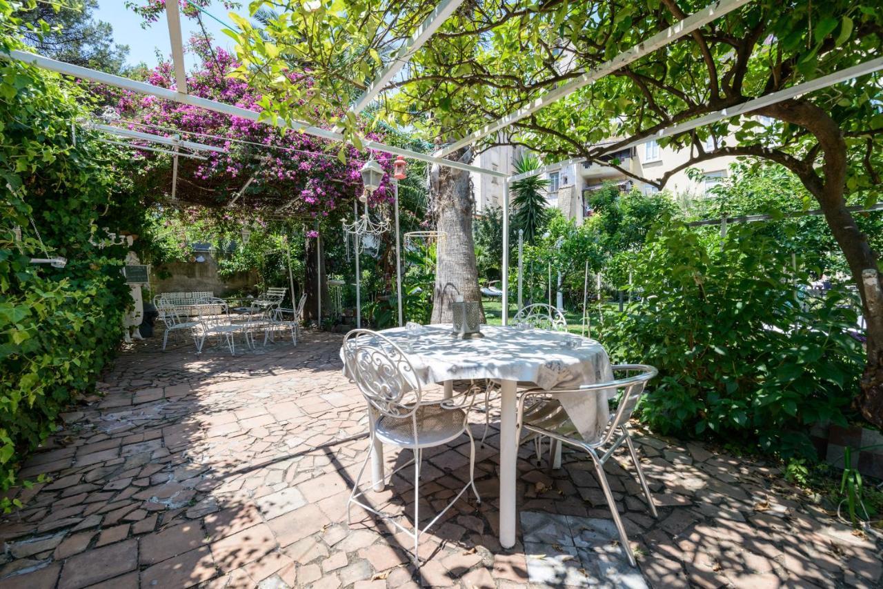 Giardino Segreto Bed & Breakfast Наполи Екстериор снимка